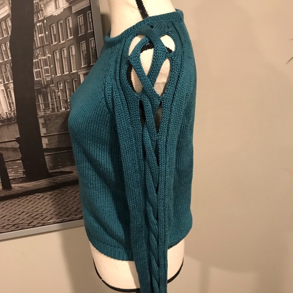 Open sleeve Sweater - Picture 2 of 4